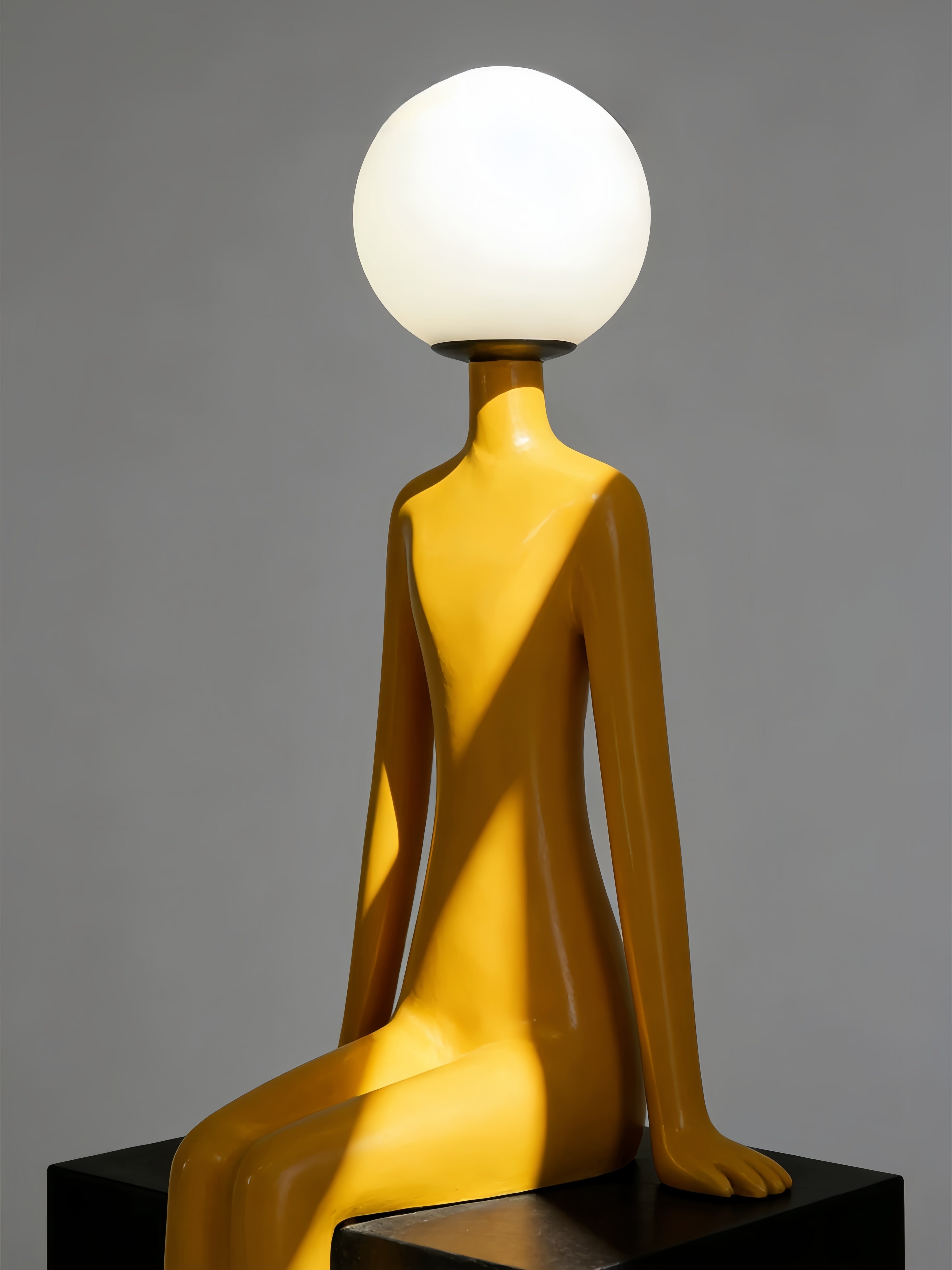 Sitting posture statue floor lamp