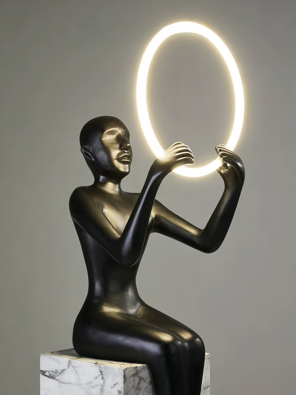 Hand held circular abstract sitting posture statue floor lamp