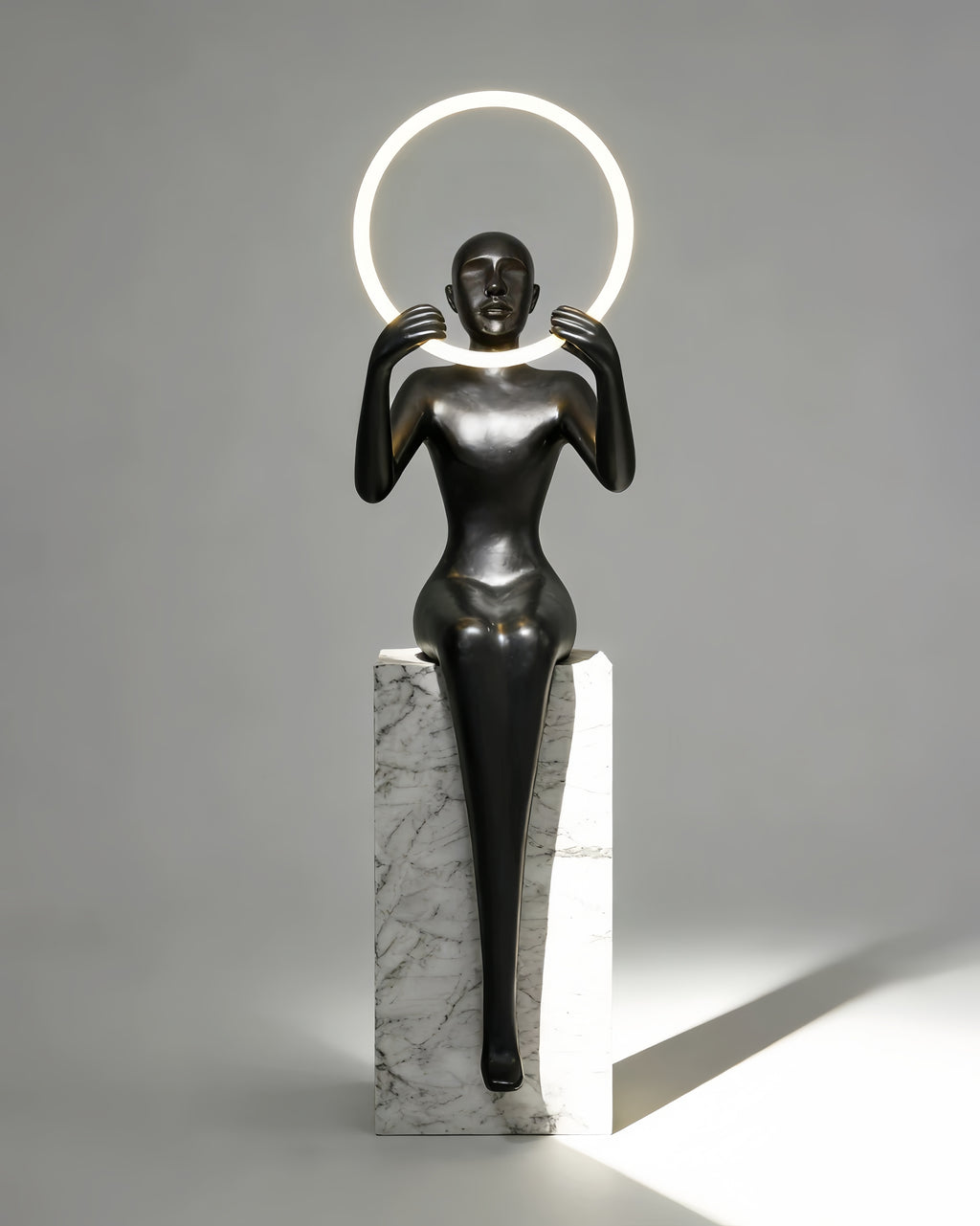 Hand held circular abstract sitting posture statue floor lamp