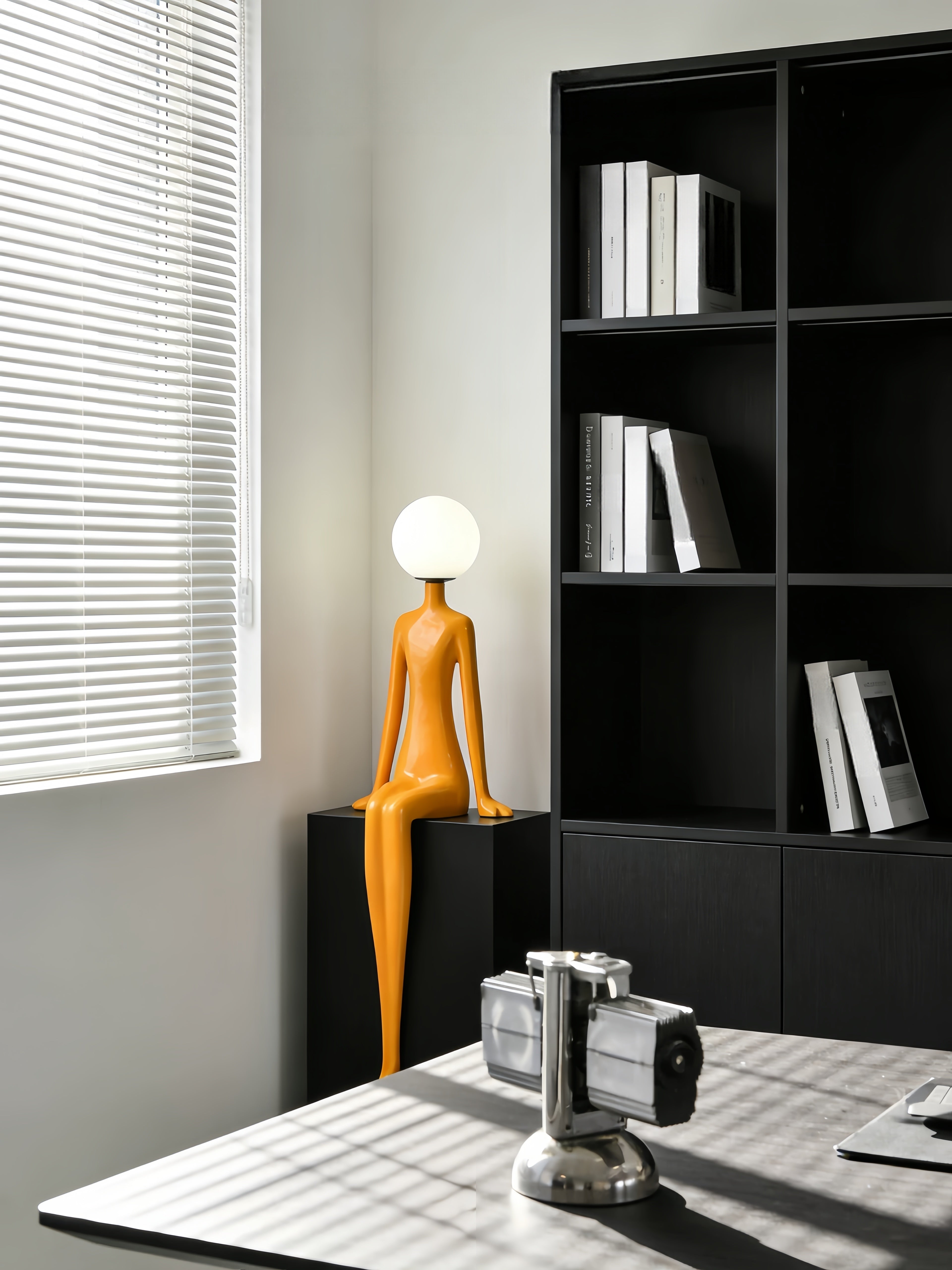 Sitting posture statue floor lamp