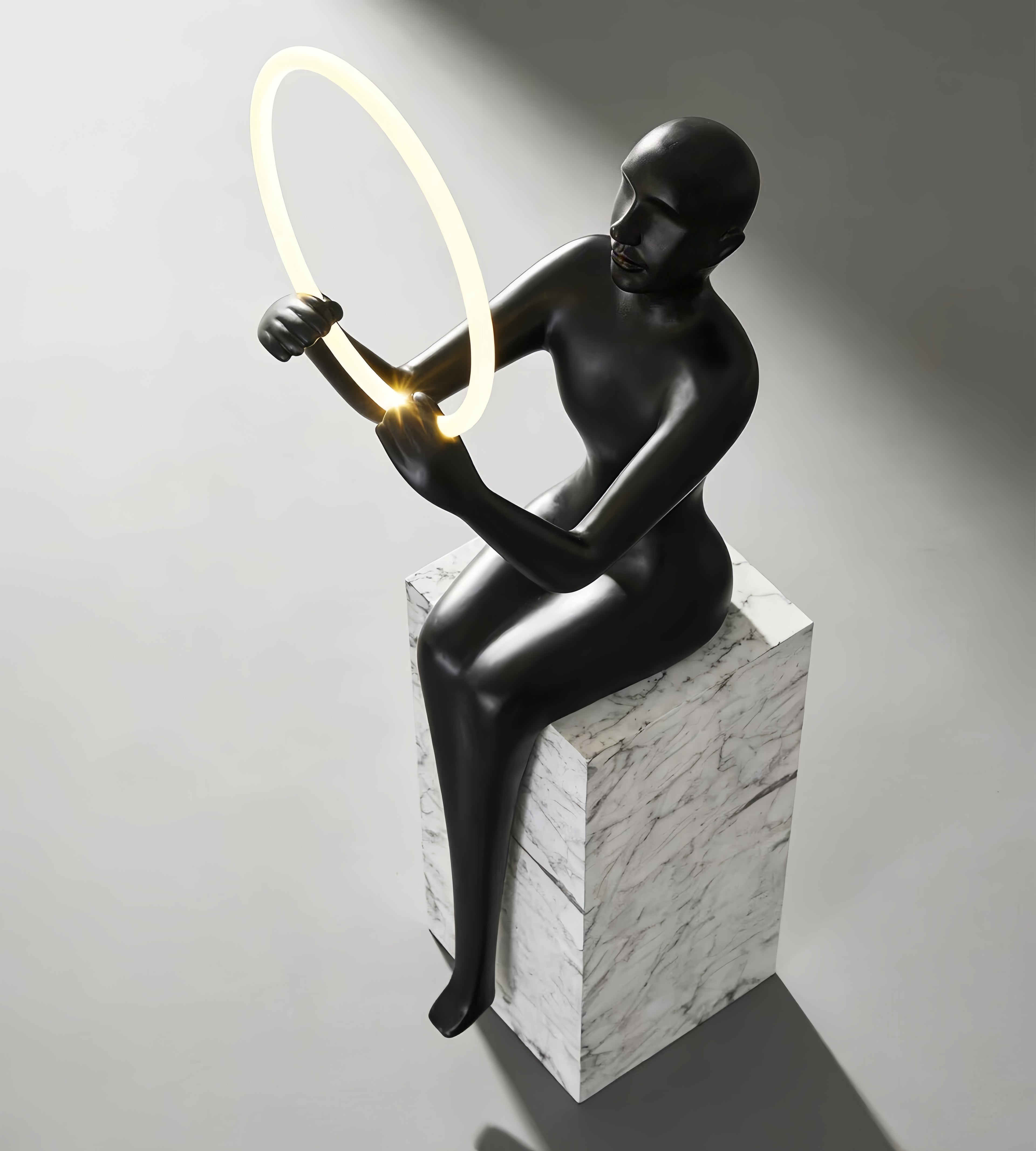 Hand held circular abstract sitting posture statue floor lamp